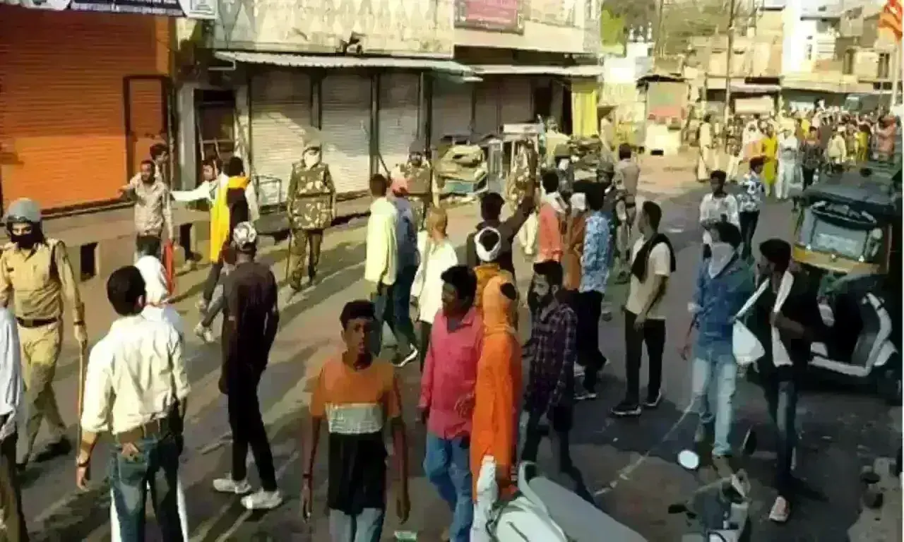 खरगौन में रामनवमी के जुलुस पर पथराव, क्षेत्र में तनाव, पुलिस ने लगाया कर्फ्यू