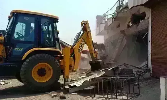 खरगोन में रामनवमी जुलूस पर पथराव करने वालों के घर पर चला बुलडोजर, 84 लोग गिरफ्तार