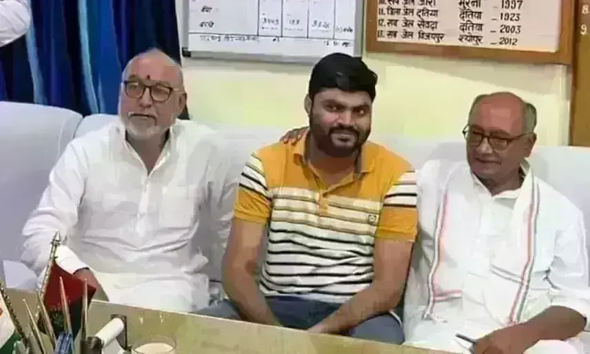 दिग्विजय सिंह ने जेल में बंद NSUI जिलाध्यक्ष से की नियम विरुद्ध मुलाकात, अधीक्षक निलंबित दिग्विजय सिंह ने जेल में बंद NSUI जिलाध्यक्ष से की नियम विरुद्ध मुलाकात, अधीक्षक निलंबित