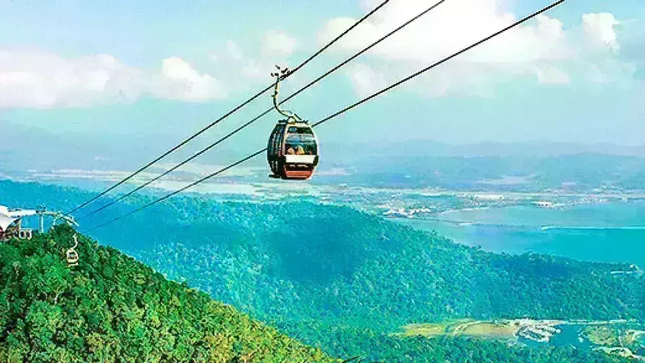 माँ वैष्णो देवी मंदिर पहुंचना होगा आसान, कटरा से अर्धक्वांरी तक रोपवे निर्माण को मंजूरी माँ वैष्णो देवी मंदिर पहुंचना होगा आसान, कटरा से अर्धक्वांरी तक रोपवे निर्माण को मंजूरी