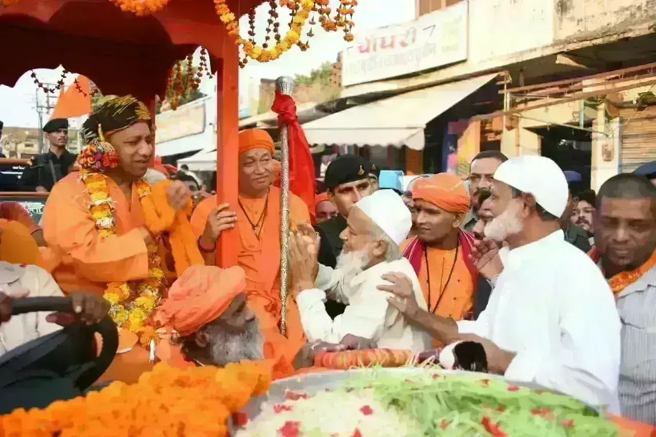 कौन कहता है मुसलमान योगी को वोट नहीं देंगे