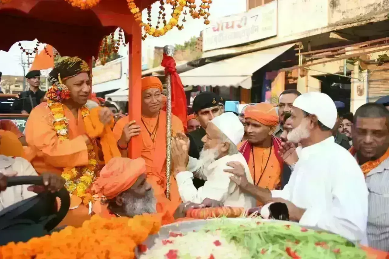 कौन कहता है मुसलमान योगी को वोट नहीं देंगे
