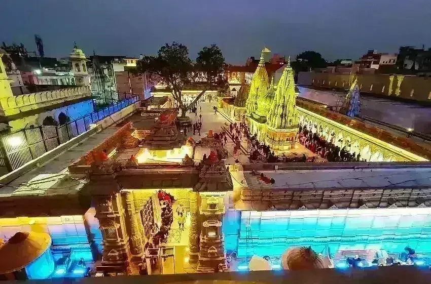 वैभव के परम शिखर पर शिव की नगरी काशी