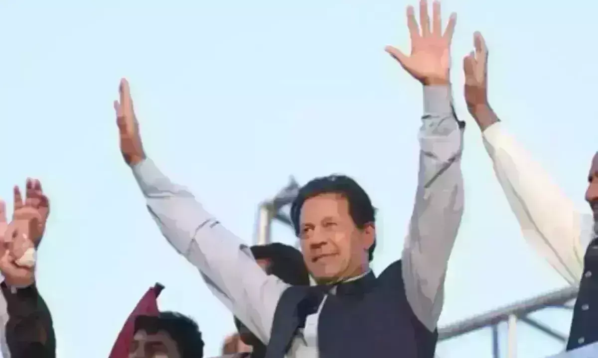 पाकिस्तानी संसद हुई विपक्ष विहीन, इमरान की पार्टी के 123 सांसदों ने दिया इस्तीफा