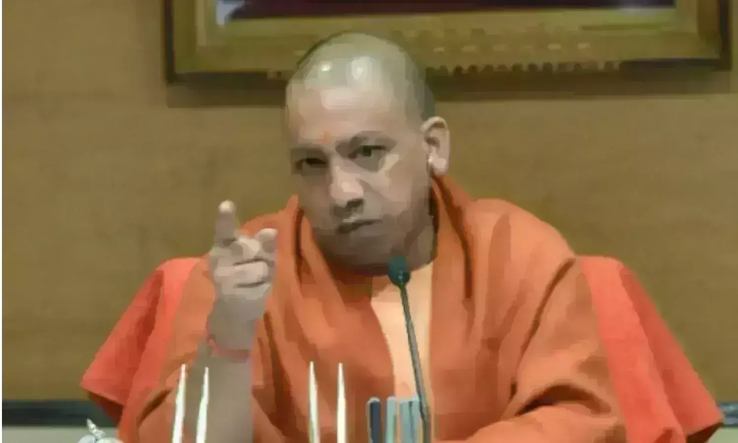 सीएम योगी ने जर्जर एम्बुलेंस हटाने और अस्पतालों में जल्द रिक्त पदों पर भर्तियों के दिए निर्देश