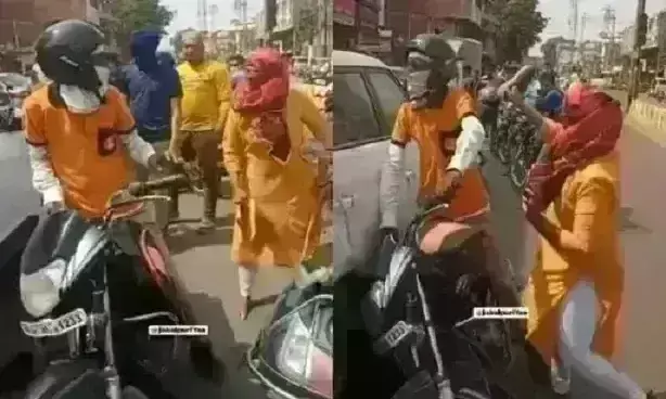 स्कूटी से बाइक टच होना डिलीवरी बॉय को पड़ा भारी, महिला ने सरेराह सैंडल से पीटा