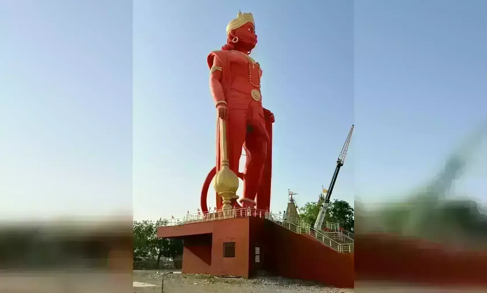 प्रधानमंत्री ने मोरबी में हनुमान जी की 108 फीट ऊंची प्रतिमा का लोकार्पण किया