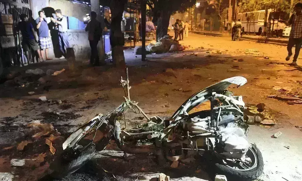 दिल्ली में हनुमान जयंती पर शोभायात्रा पर पथराव, पुलिस ने 13 उपद्रवियों को किया गिरफ्तार