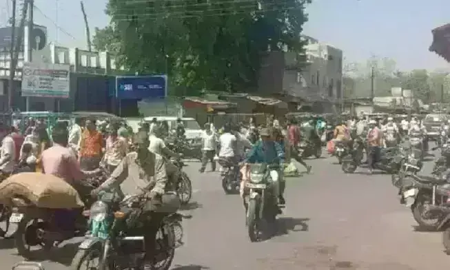 हिंसा के बाद सामान्य होने लगा खरगोन, कर्फ्यू में दी गई 4 घंटे की ढील