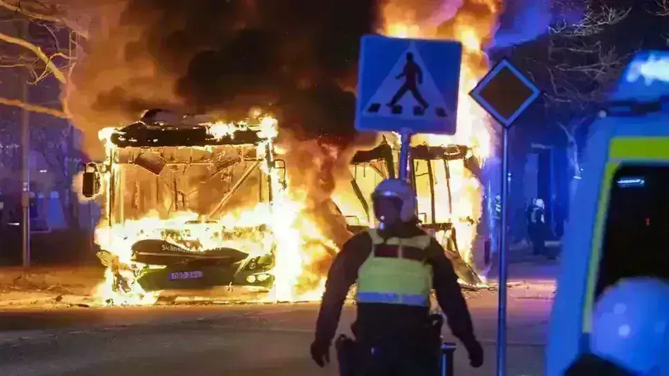 कुरान जलाने पर स्वीडन में भड़के दंगे, हमले में 16 पुलिस कर्मी घायल