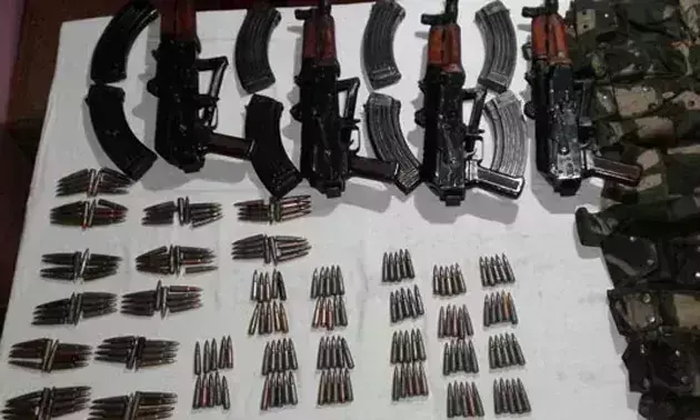 कुपवाड़ा में हथियारों की बड़ी खेप बरामद, पुलिस ने शुरू की जांच
