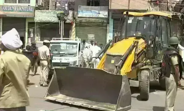 जहांगीरपुरी में अवैध निर्माण हटाने पर सुप्रीम कोर्ट ने लगाई रोक, कल होगी सुनवाई