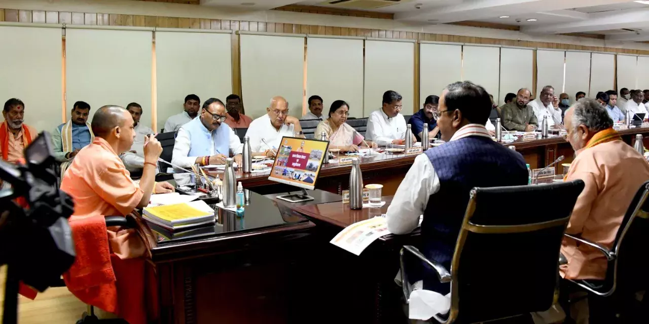 योगी आदित्यनाथ का निर्देश, नये धामिर्क स्थलों पर माइक लगाने की अनुमति नहीं