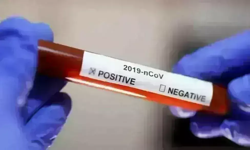 देश में कोरोना संक्रमण बढ़ाने लगा चिंता,  24 घंटे में आए 2451 नए मरीज, 54 की मौत