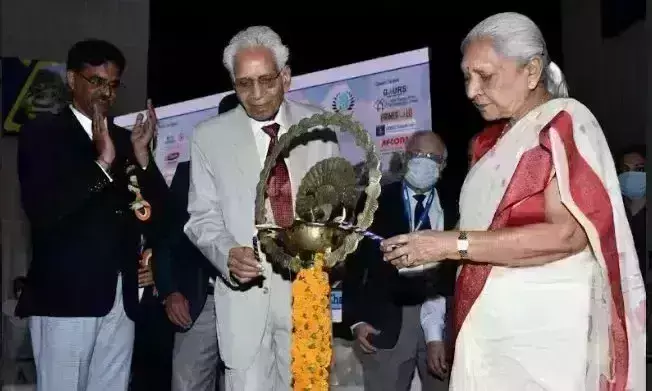 विश्वविद्यालयों को अपने परिसर से बाहर निकलकर समाज हित में कार्य करना चाहिए : राज्यपाल