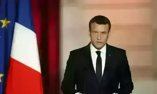 इमैनुएल मैक्रॉन दूसरी बार बने फ़्रांस के राष्ट्रपति, विपक्षी नेता ली पेन को हराया