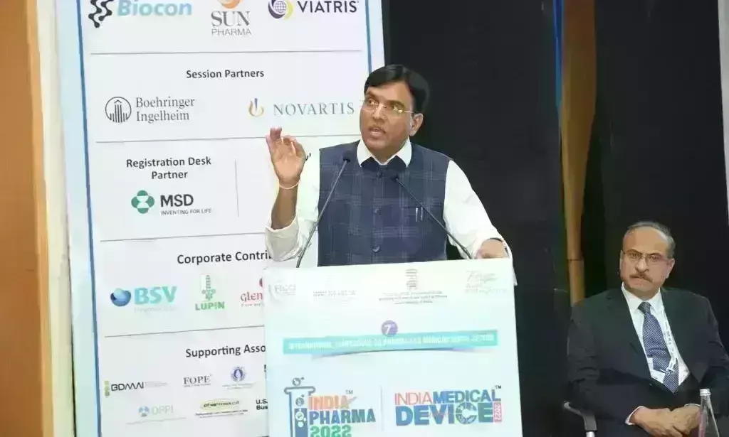 भारत के टीकाकरण अभियान की पूरे विश्व में हो रही प्रशंसा : स्वास्थ्य मंत्री