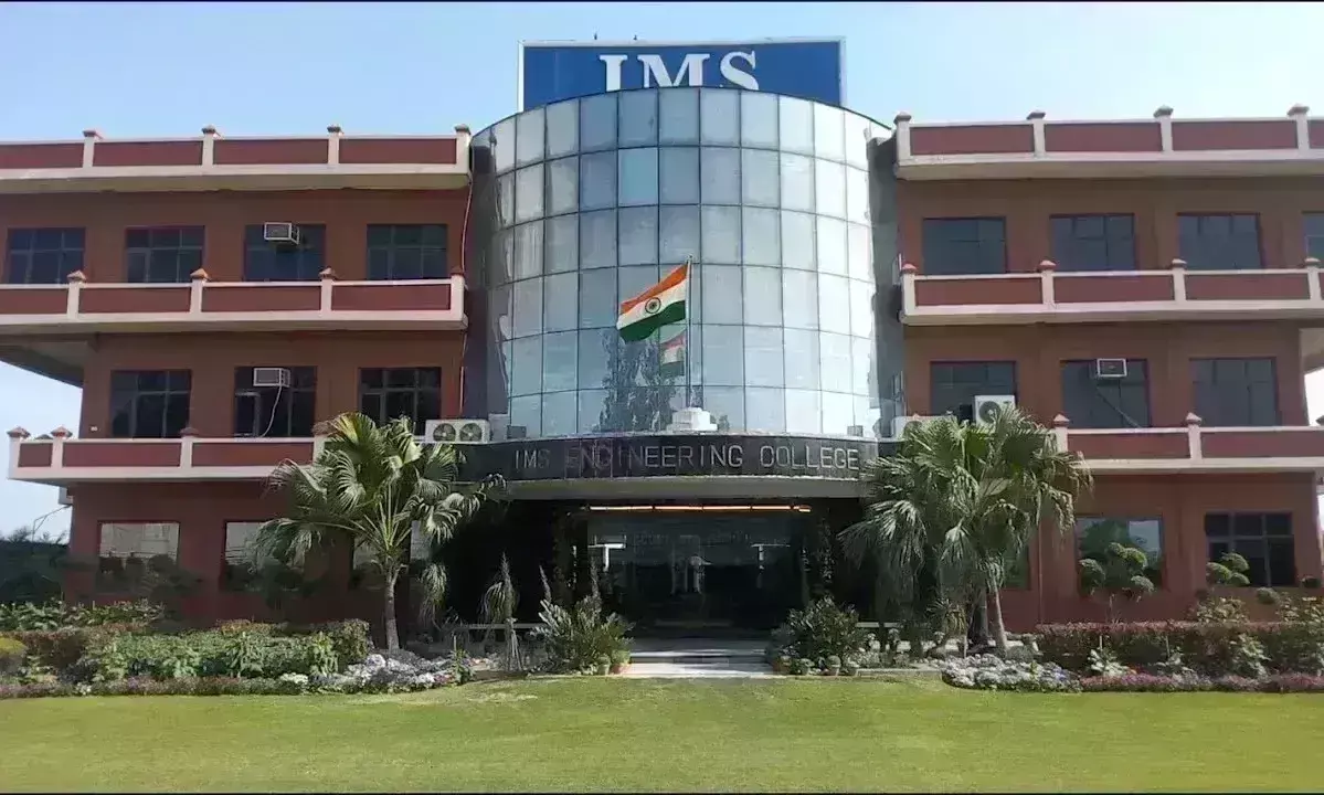 गाजियाबाद के कॉलेज में बड़ा हादसा, लिफ्ट गिरने से 10 छात्र घायल, 3 की हालत गंभीर