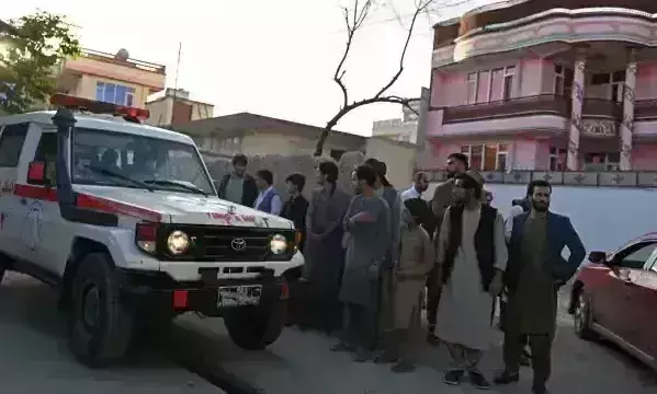 रमजान के आखिरी जुमे पर काबुल की मस्जिद में धमाका, 50 मरे, कई घायल रमजान के आखिरी जुमे पर काबुल की मस्जिद में धमाका, 50 मरे, कई घायल