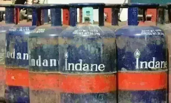 मई के पहले दिन बढ़े गैस के दाम, जानिए अब कितने देने होंगे दाम मई के पहले दिन बढ़े गैस के दाम, जानिए अब कितने देने होंगे दाम