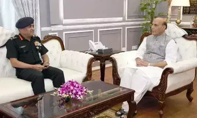 रक्षामंत्री राजनाथ से मिले सेना प्रमुख पाण्डे, चीन समेत इन मुद्दों पर हुई चर्चा