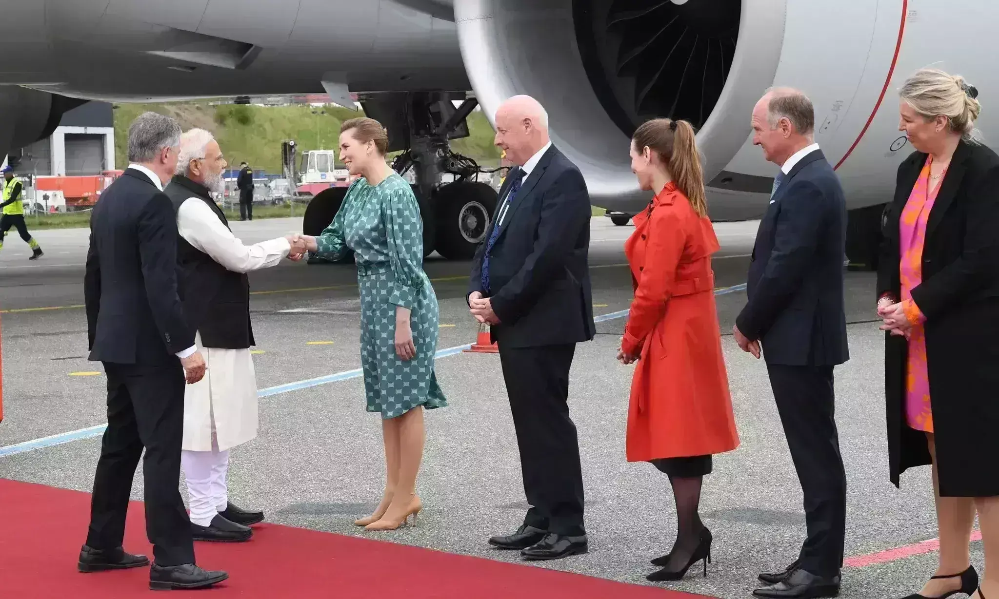 प्रधानमंत्री मोदी जर्मनी से डेनमार्क पहुंचे, पीएम मेटे फ्रेडरिकसन ने किया स्वागत