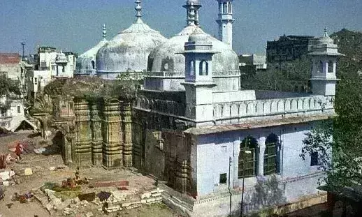 ज्ञानवापी मस्जिद का सर्वे करने पहुंची टीम, मुस्लिम समाज ने विरोध में लगाए नारे