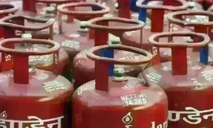 आम आदमी के खाना पकाना हुआ और महंगा, घरेलू गैस सिलेंडर के बढ़े दाम, आम आदमी के खाना पकाना हुआ और महंगा, घरेलू गैस सिलेंडर के बढ़े दाम,