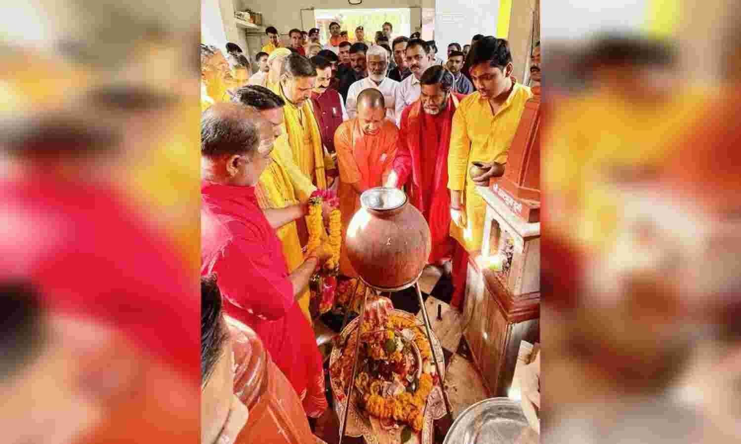 योगी आदित्यनाथ पहुंचे दतिया, माँ पीतांबरा के किए दर्शन