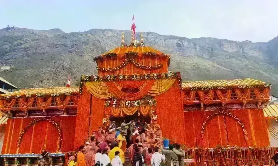 चार धाम यात्रा की विधिवत शुरुआत हुई, बदरीनाथ धाम के ब्रह्म मुहूर्त में खुले कपाट