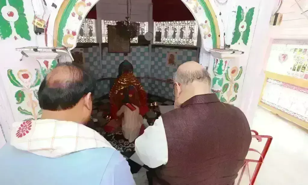 गृहमंत्री अमित शाह पहुंचे मां कामाख्या मंदिर, किया पूजन-दर्शन