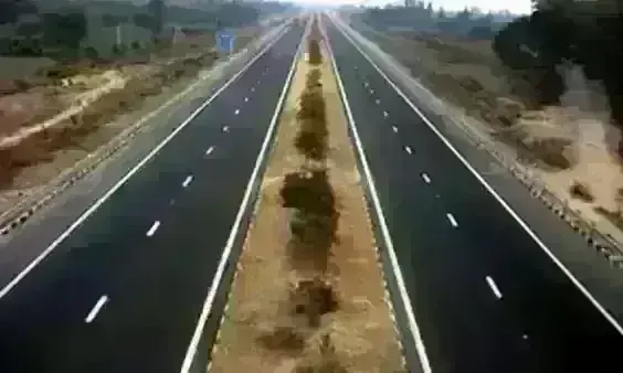 प्रदेश के औद्योगिक विकास के पथ बनेंगे एक्सप्रेस-वे, युवाओं के लिए खुलेंगे रोजगार के द्वार