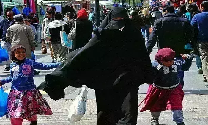 मुसलमानों में ज्यादा बच्चे पैदा करने की सोच धर्म से नहीं, इससे... जुडी है मुसलमानों में ज्यादा बच्चे पैदा करने की सोच धर्म से नहीं, इससे... जुडी है