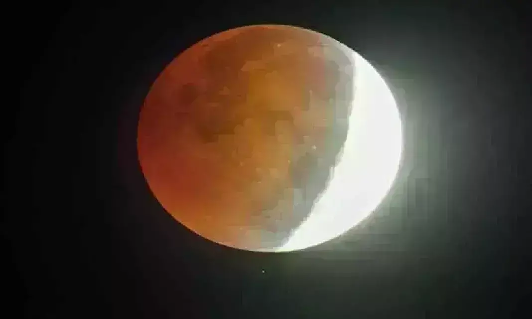 बुद्ध पूर्णिमा पर पड़ेगा साल का पहला चंद्र ग्रहण, वृश्चिक राशि पर डालेगा विशेष असर