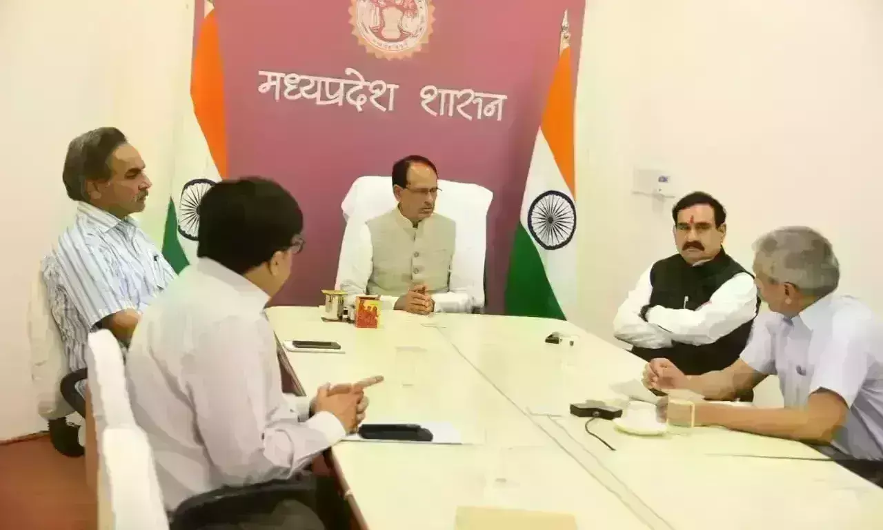 शिकारियों से मुठभेड़ की घटना पर मुख्यमंत्री ने बुलाई बैठक, IG ग्वालियर को हटाया