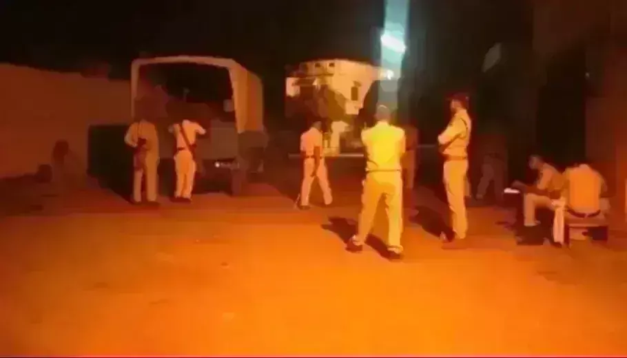 नीमच में दो समुदाय के बीच पथराव और आगजनी, दिग्विजय सिंह ने किया ये ट्वीट