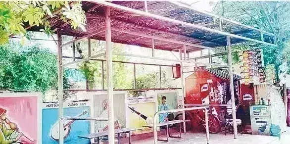 ग्वालियर में बिना प्लानिंग के खर्चा : शोपीस बने बस स्टॉप, न तो बसे रुकती और न ही यात्री