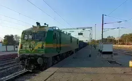 सावधान : ट्रेन में यात्रा कर रहे हैं तो रात 2 से सुबह 4 बजे के बीच रहें चौकन्ना सावधान : ट्रेन में यात्रा कर रहे हैं तो रात 2 से सुबह 4 बजे के बीच रहें चौकन्ना