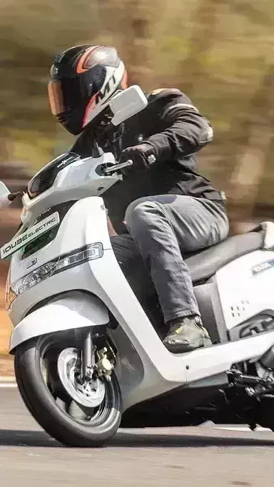 TVS iQube 3 वैरिएंट्स में लांच,सिंगल चार्ज में मिलेगी ज्यादा रेंज