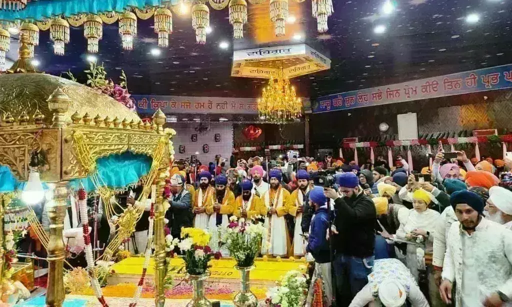 सिखों के पवित्र धाम हेमकुंड साहिब के खुले कपाट, 5 हजार श्रद्धालुओं ने टेका मत्था