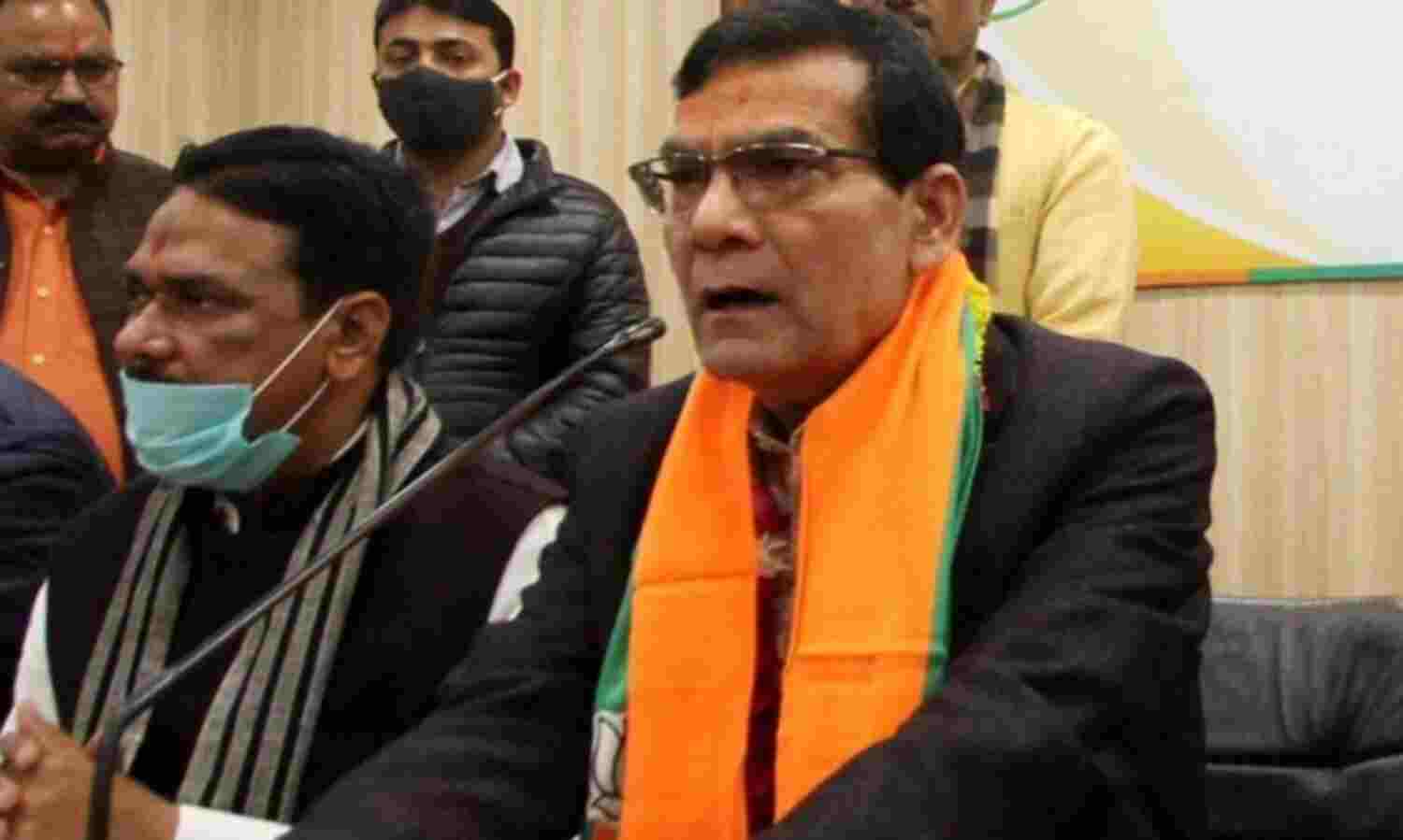 कार्य में शिथिलता एवं लापरवाही के लिए एके शर्मा की आंख लाल