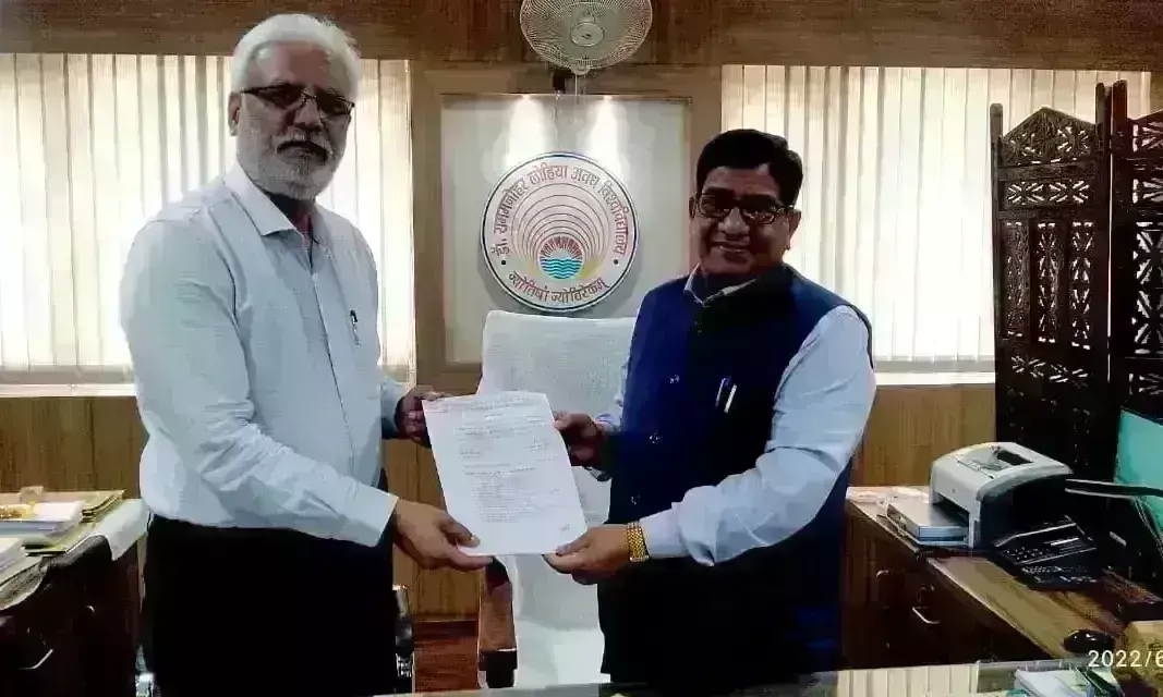 स्वदेश में प्रकाशित खबर का असर, अवध विश्वविद्यालय के दागी कुलपति से राजभवन ने लिया इस्तीफा