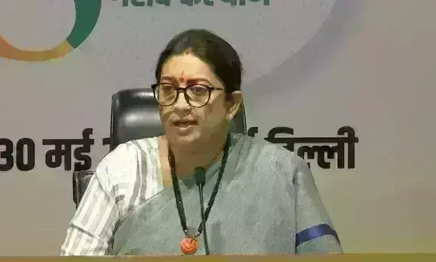 स्मृति ईरानी ने केजरीवाल से पूछे 10 सवाल, क्या आप देश के गद्दार को दे रहे हैं पनाह ?