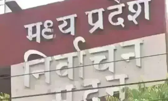 नगर सरकार की बजी डुगडुगी: कोई अपने तो कोई पत्नी के लिए ढूंढ रहा सीट