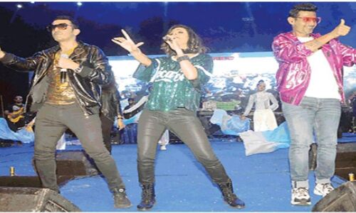 बेबी डॉल, चिटिया कलाइयां पर यूथ का हाईवोल्टेज डांस, मीत ब्रदर्स की धमाकेदार प्रस्तुति