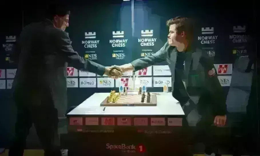 नॉर्वे शतरंज : विश्वनाथन आनंद ने पांचवें दौर में मैग्नस कार्लसन को हराया नॉर्वे शतरंज : विश्वनाथन आनंद ने पांचवें दौर में मैग्नस कार्लसन को हराया