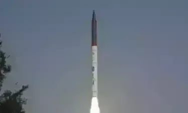 भारत ने दुनिया को दिखाई ताकत, अग्नि-4 मिसाइल पूरे पाकिस्तान और आधे चीन को जद में लेने में सक्षम