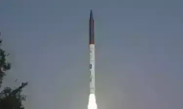 भारत ने दुनिया को दिखाई ताकत, अग्नि-4 मिसाइल पूरे पाकिस्तान और आधे चीन को जद में लेने में सक्षम