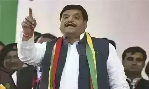 शिवपाल ने अखिलेश को दिया झटका, सपा से अलग निकाय चुनाव लड़ने का किया ऐलान शिवपाल ने अखिलेश को दिया झटका, सपा से अलग निकाय चुनाव लड़ने का किया ऐलान