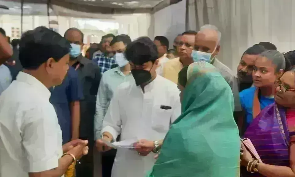 टिकट पाने के लिए ज्योतिरादित्य सिंधिया से मिले कार्यकर्ता,कहा- जल्द होगा उम्मीदवारों के नाम का ऐलान टिकट पाने के लिए ज्योतिरादित्य सिंधिया से मिले कार्यकर्ता,कहा- जल्द होगा उम्मीदवारों के नाम का ऐलान